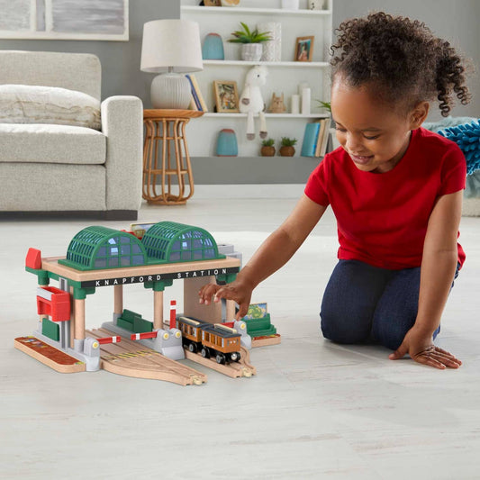 Thomas & Friends -  Wooden Railway Knapford Station Passenger Pickup Playset