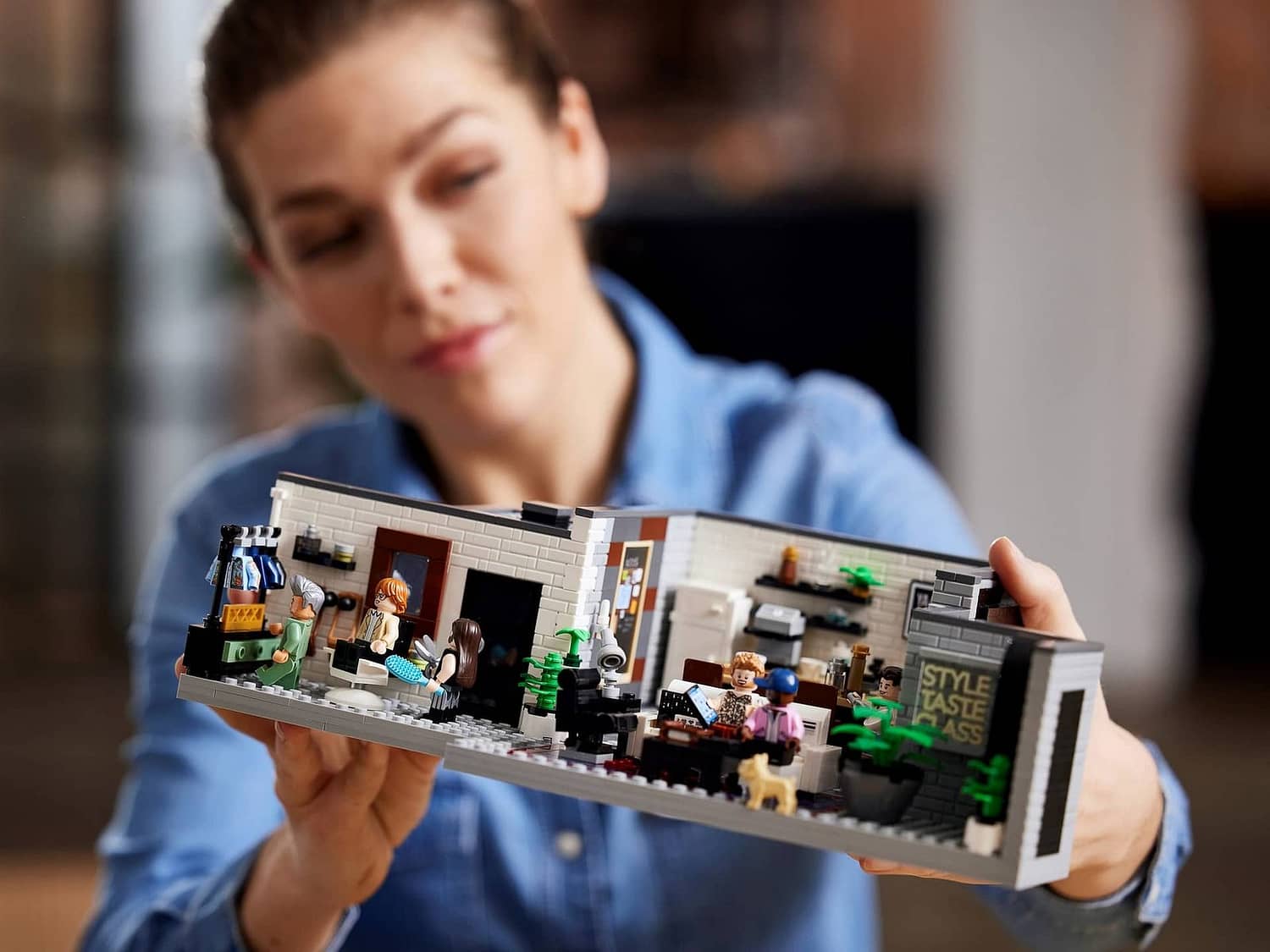 LEGO 10291 Queer Eye The Fab 5 Loft - ICONS - Image 28