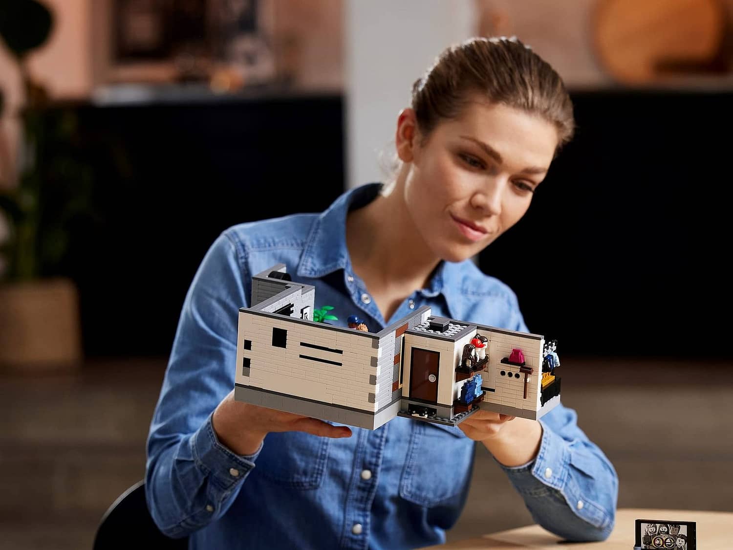 LEGO 10291 Queer Eye The Fab 5 Loft - ICONS - Image 23