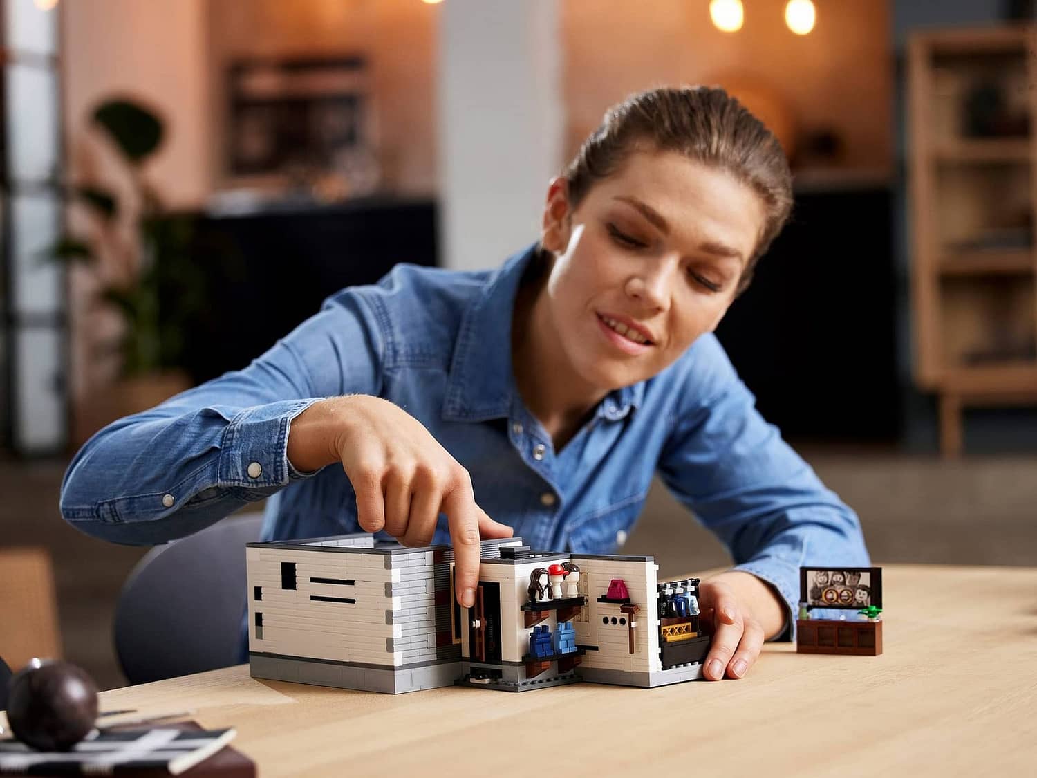 LEGO 10291 Queer Eye The Fab 5 Loft - ICONS - Image 18