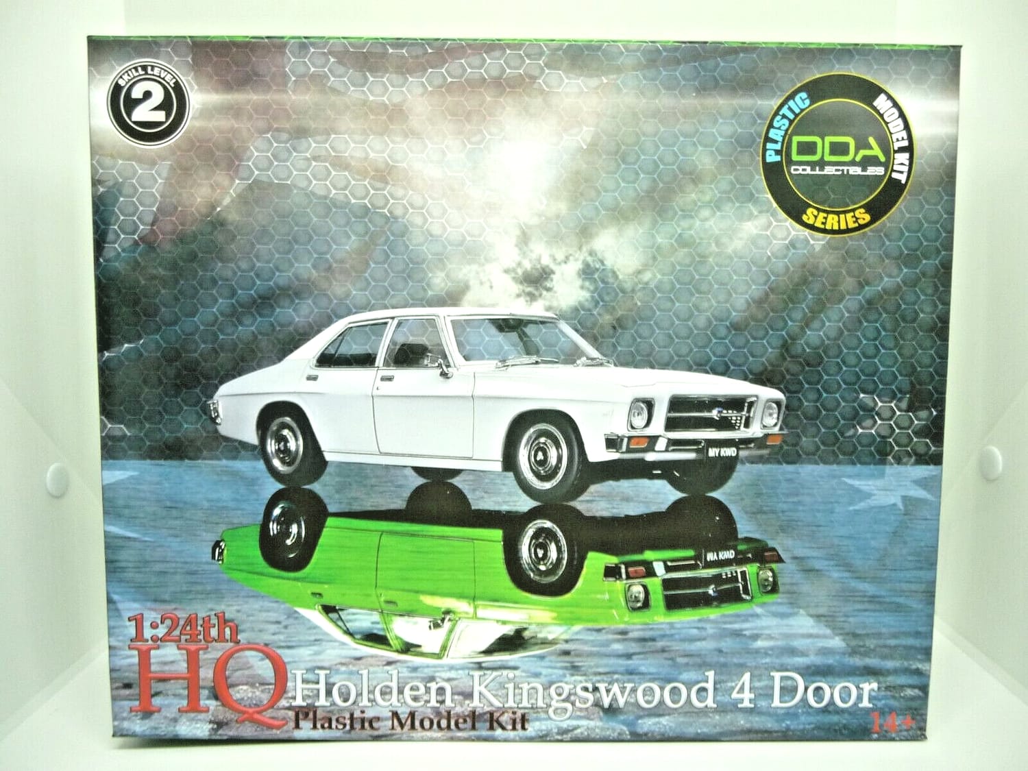 1:24 DDA HQ HOLDEN KINGSWOOD 4 DOOR PLASTIC MODEL KIT OPENING BONNET WITH ENGINE