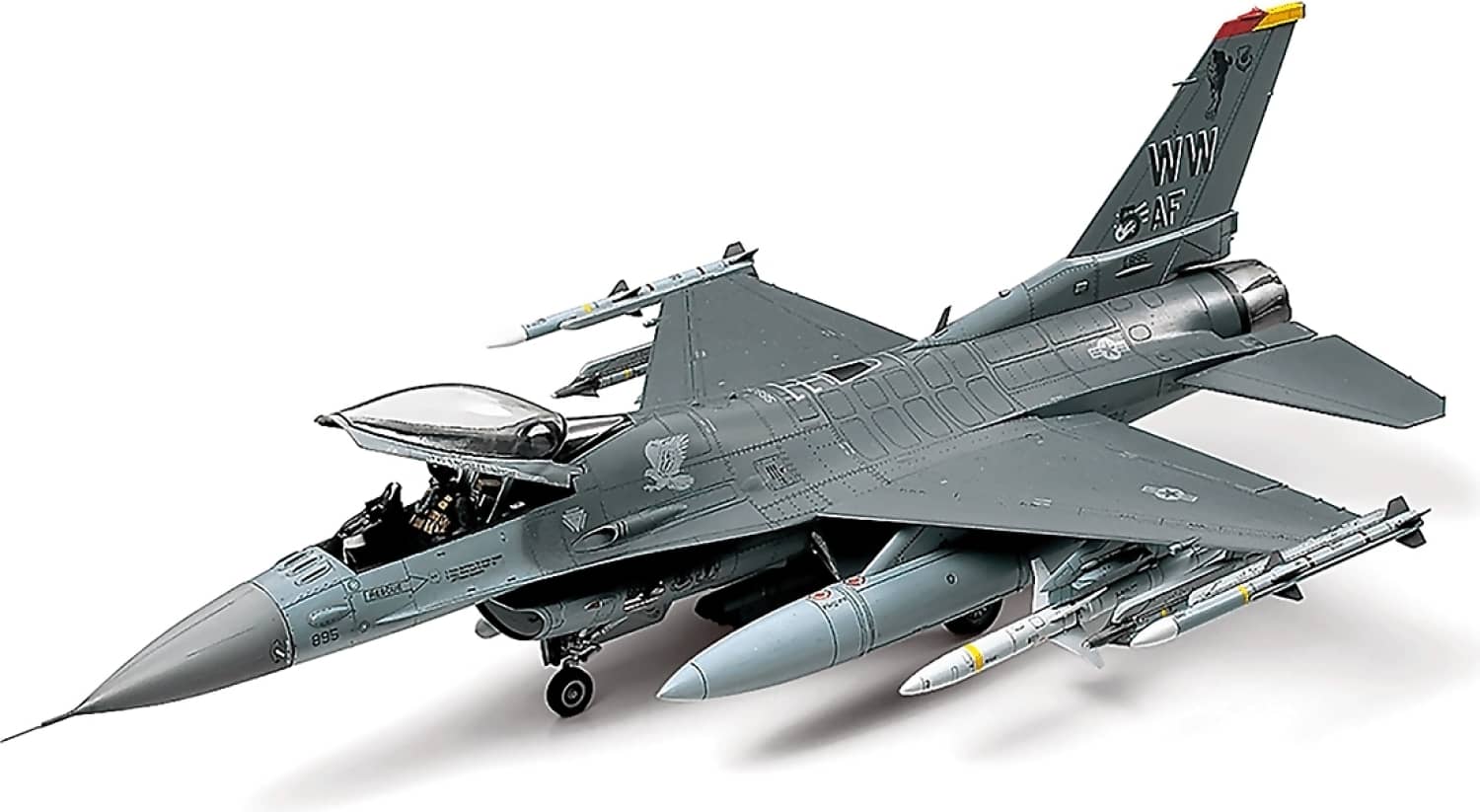 Tamiya Lockheed Martin F-16cj (block 50) Fighting Falcon