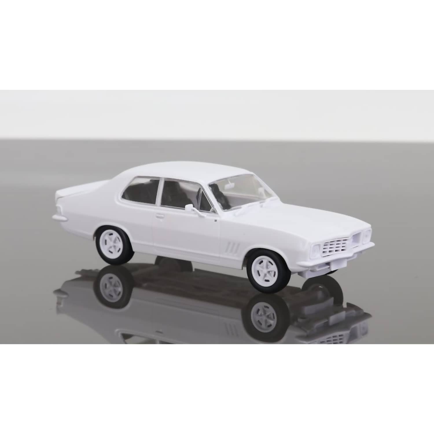 DDA Collectibles 1:24 Scale - Holden Torana LJ GTR XU-1 Sealed Body Opening Bonnet with Engine - Plastic Diecast Model Kit