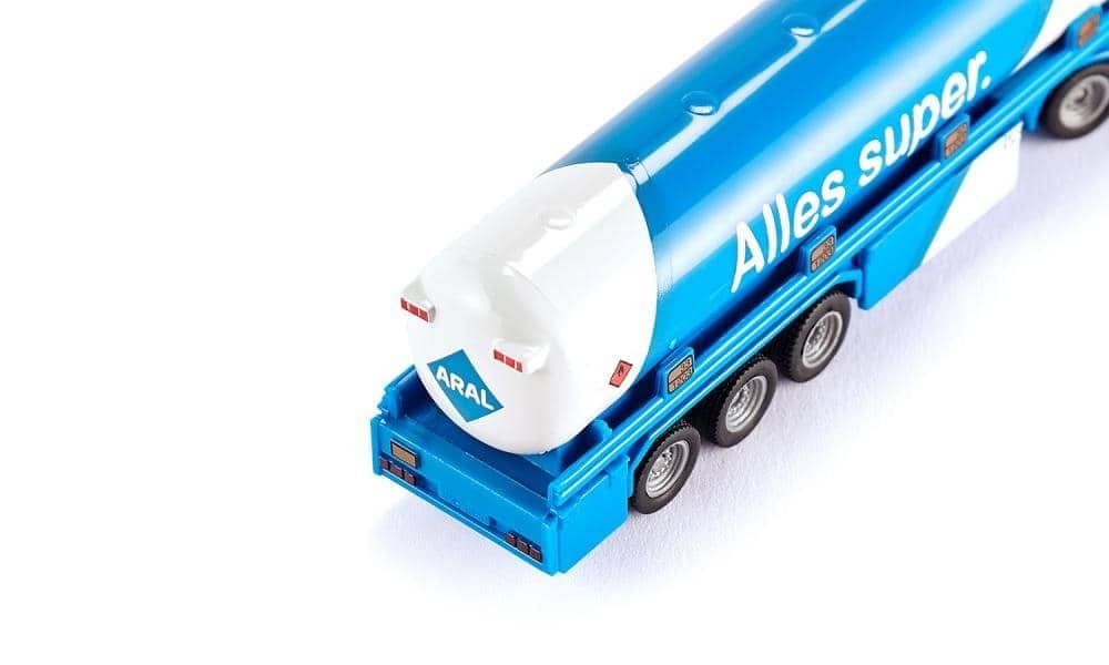 Siku - Articulated Tanker Truck With Tandem Trailer – 1:87 Scale Die-Cast Fuel Transport Model - Image 8