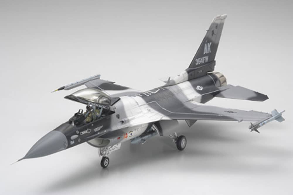 TAMIYA F-16C/N AGGRESSOR T61106 PLASTIC MODEL KIT