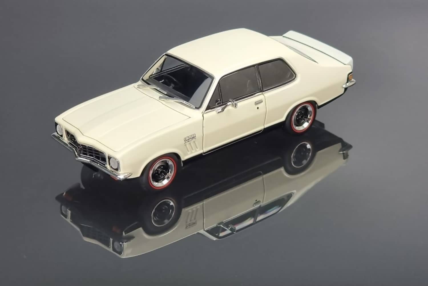 Dda 1:24 Custard Lj Gtr Xu1 Torana