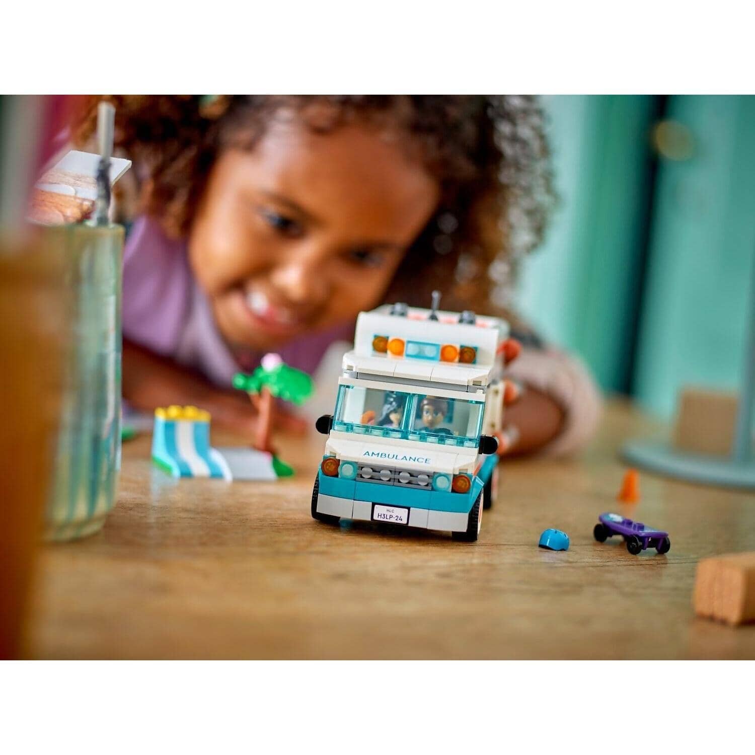 LEGO 42613 Heartlake City Hospital Ambulance - Friends - Image 8