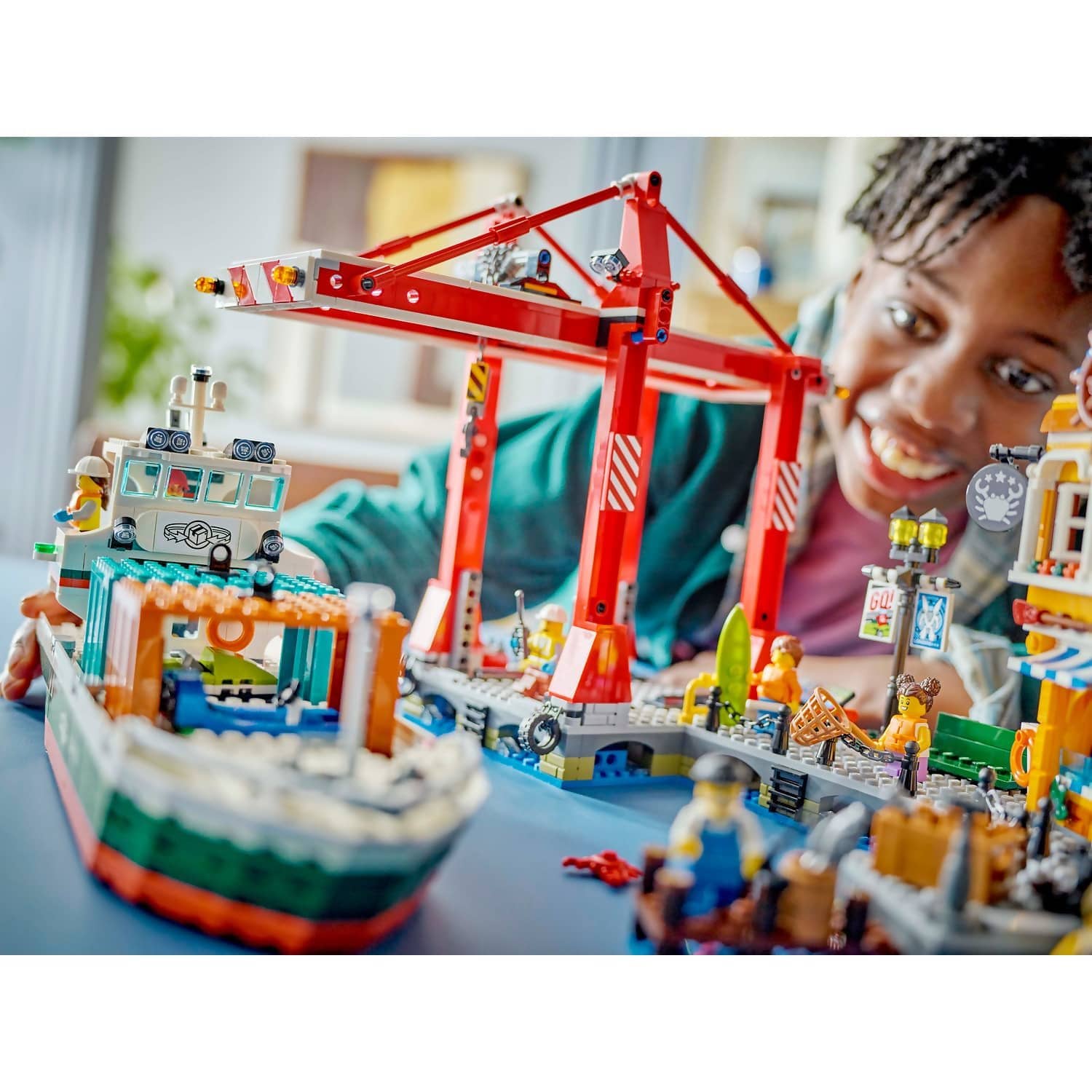 LEGO 60422 Seaside Harbor with Cargo Ship - City - Image 10