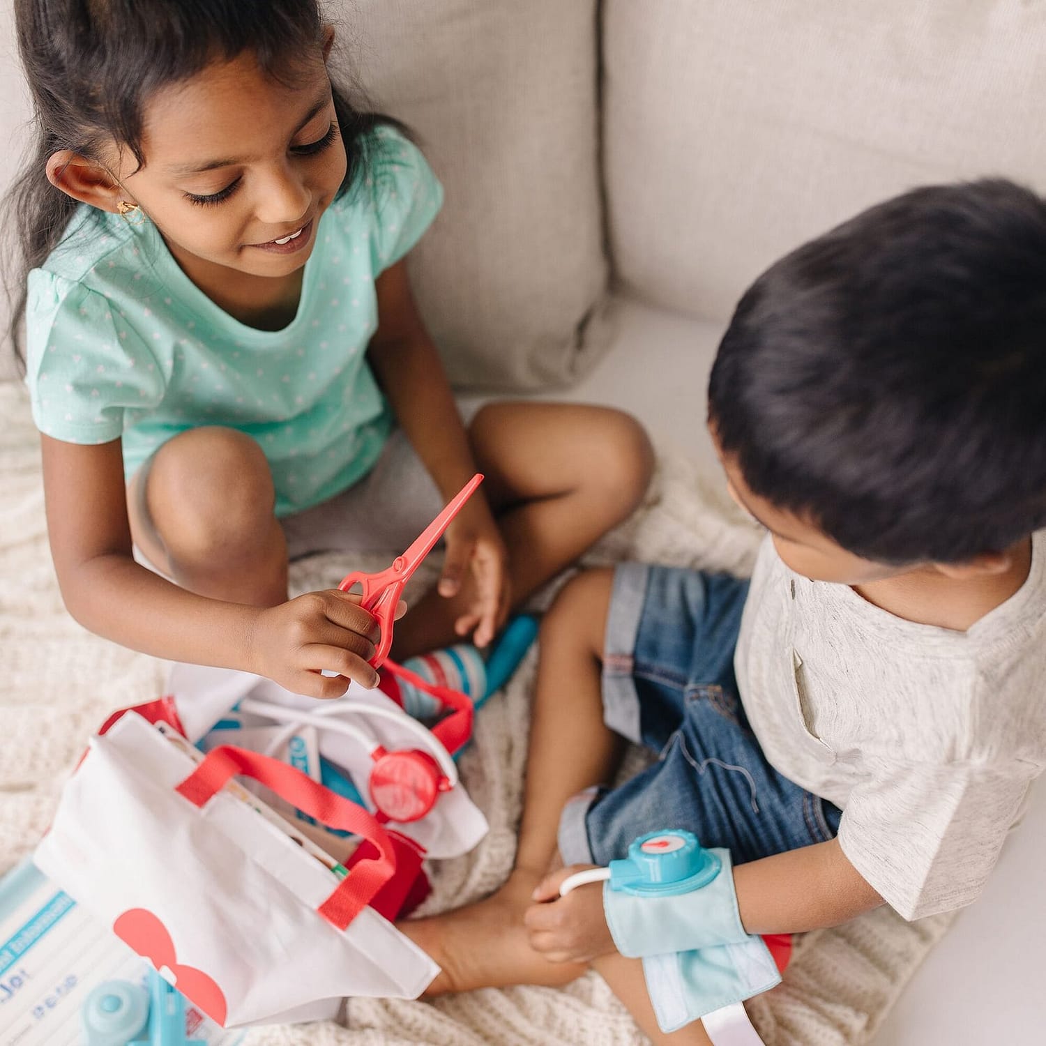 Melissa & Doug - Get Well Doctor's Kit Play Set - Image 8