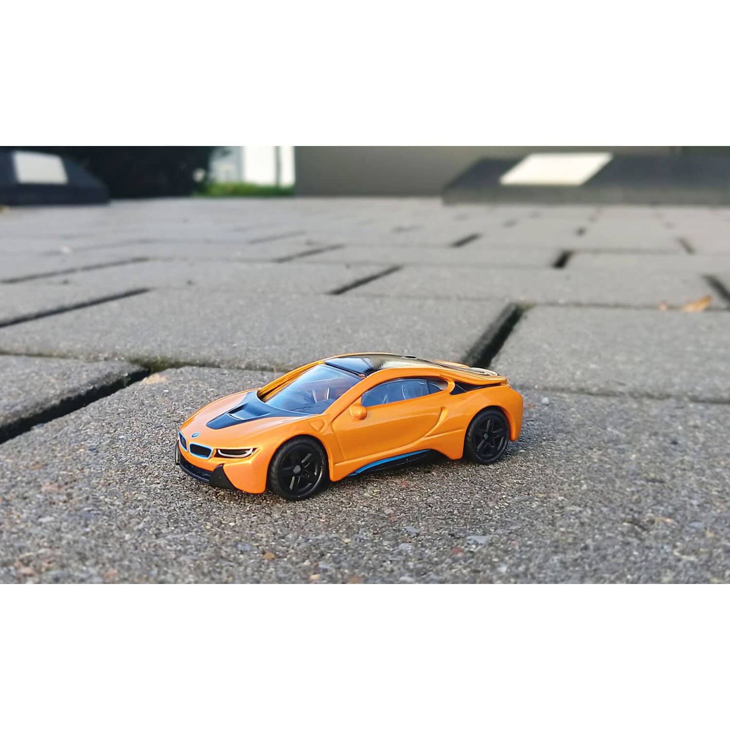 Siku - BMW i8 Sports Car Diecast Model - High-Quality 1:50 Scale - Durable and Detailed - No. 1558 - Image 7