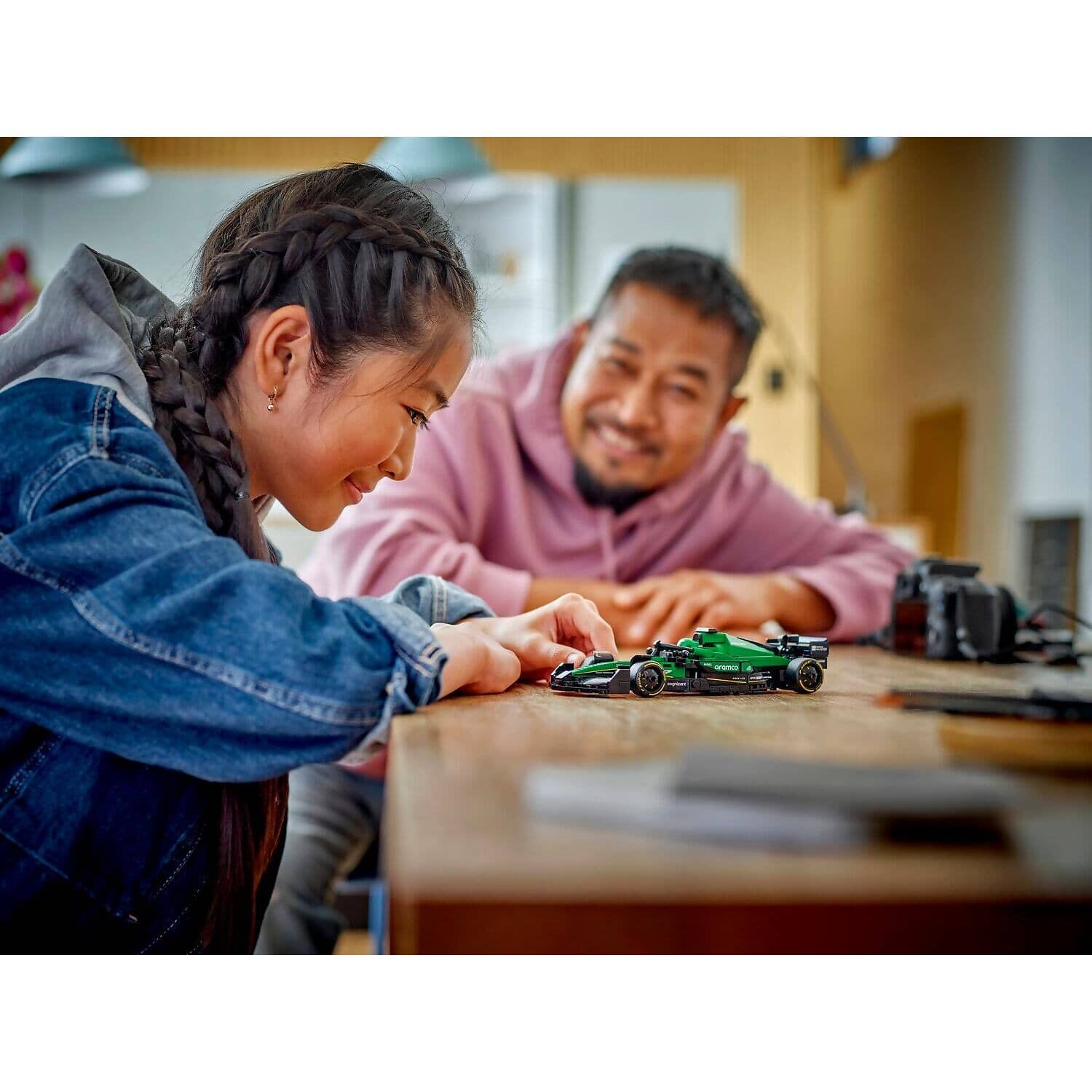 LEGO 77245 Aston Martin Aramco F1® AMR24 Race Car - Speed Champions - Image 7