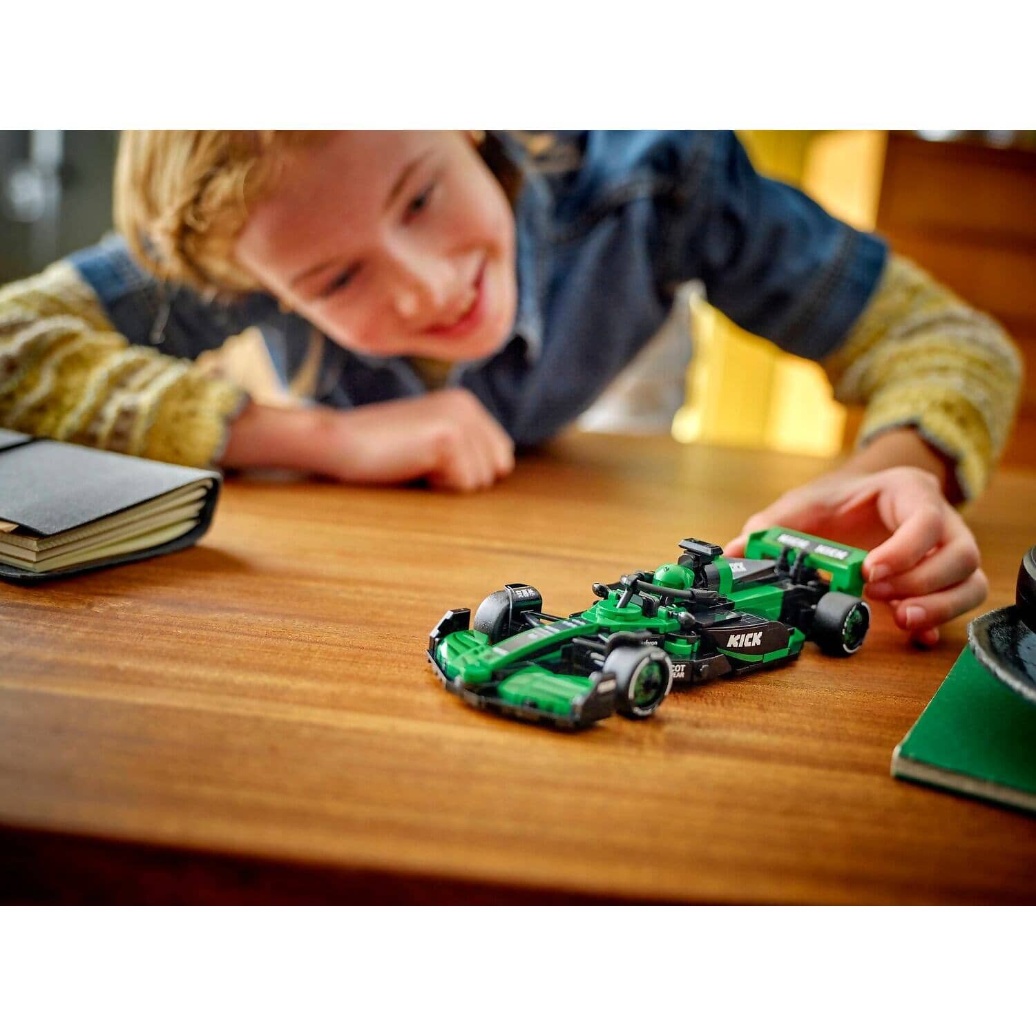 LEGO 77247 KICK Sauber F1® Team C44 Race Car - Speed Champions - Image 8