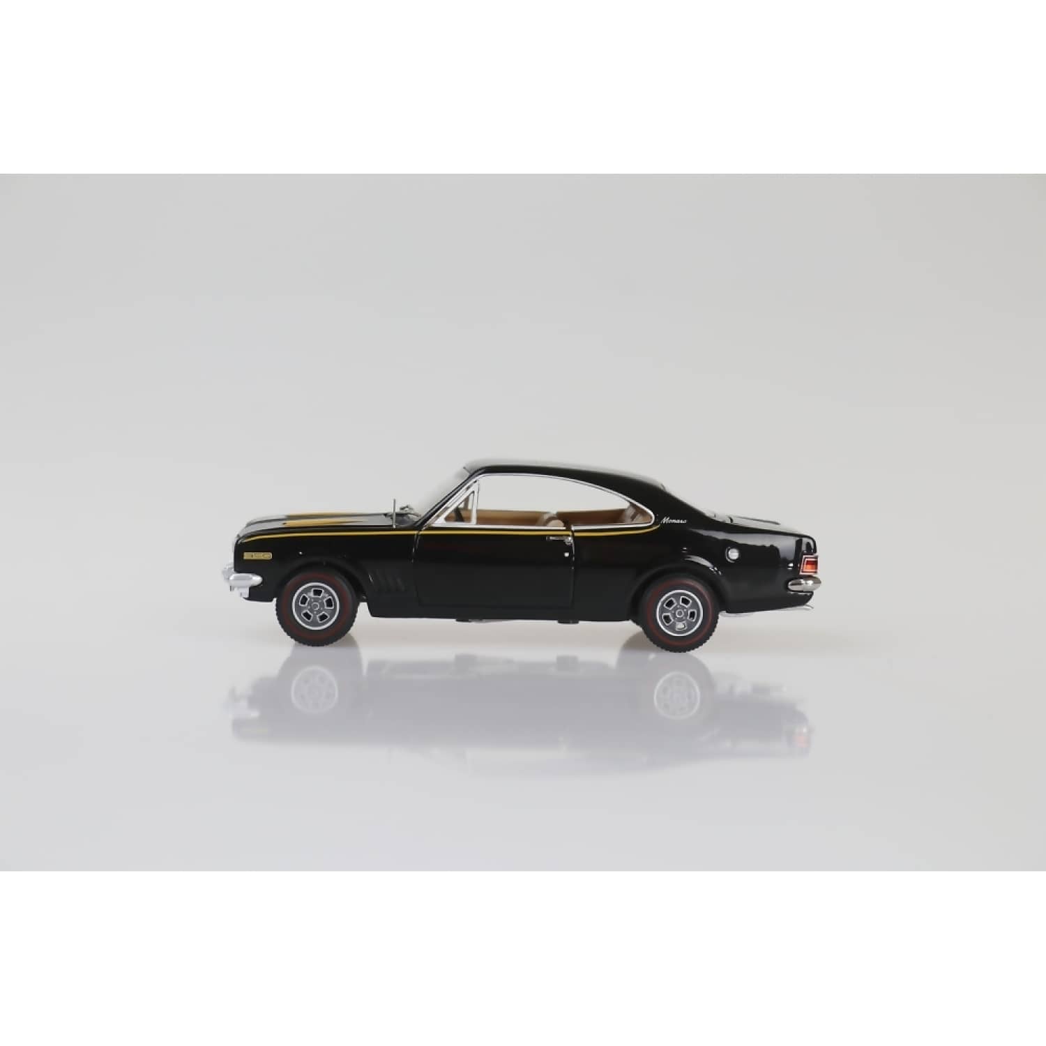 DDA Collectibles 1:32 Scale - 1970 Black HG Holden Monaro GTS 350 - Diecast Model