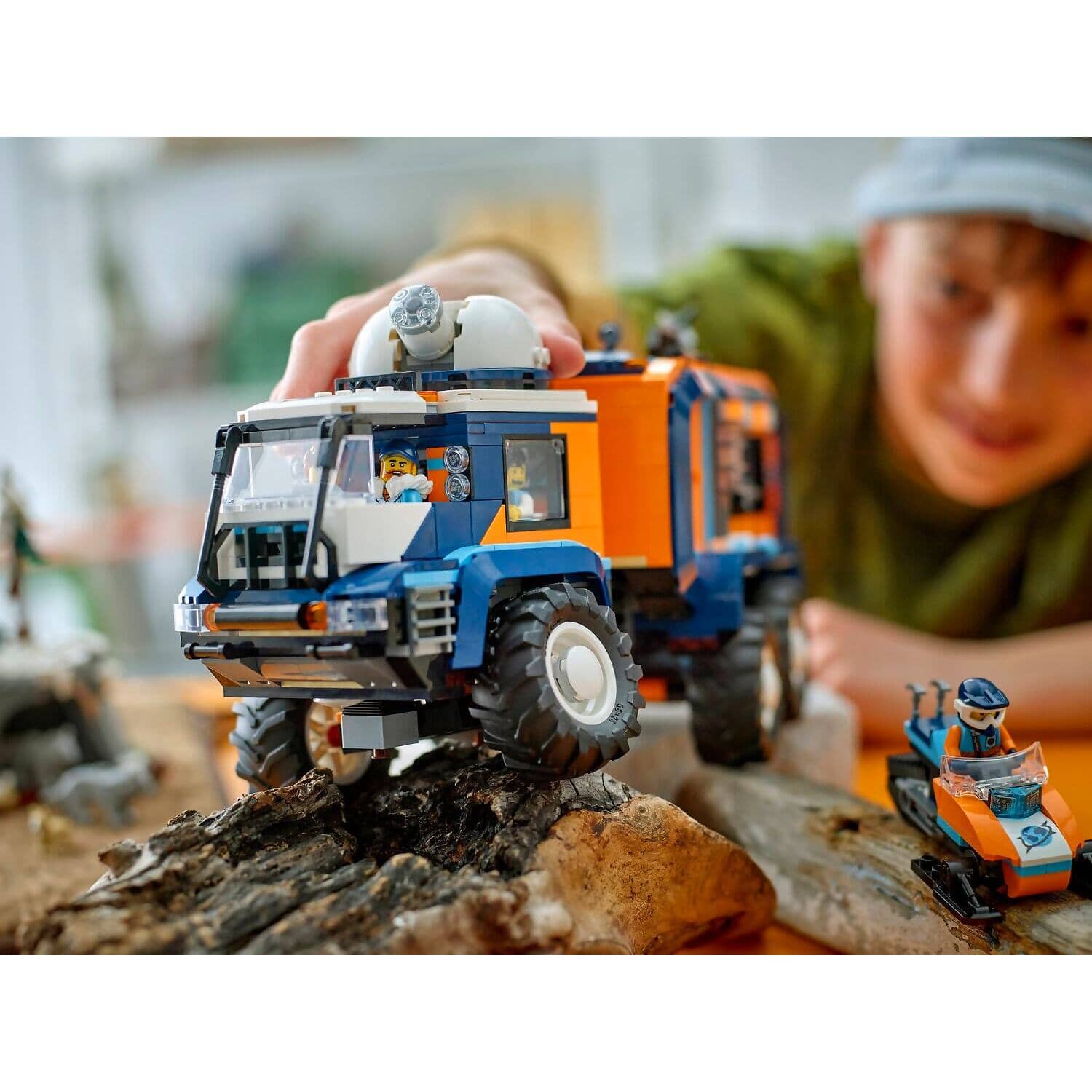 LEGO 60471 Arctic Explorer Science Lab Truck - City - Image 8