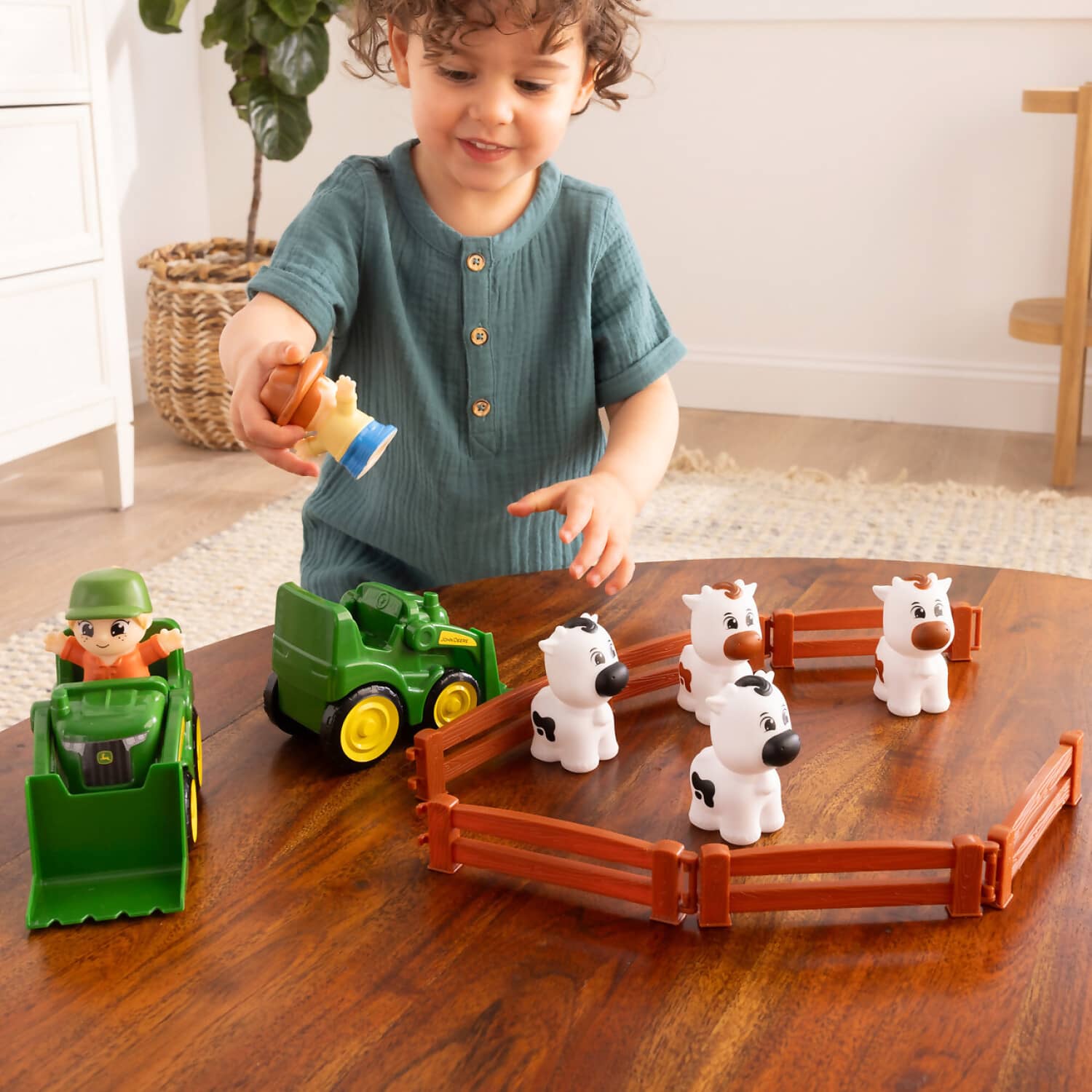 John Deere - The Cows Are Out Farm Toy Playset - Image 2