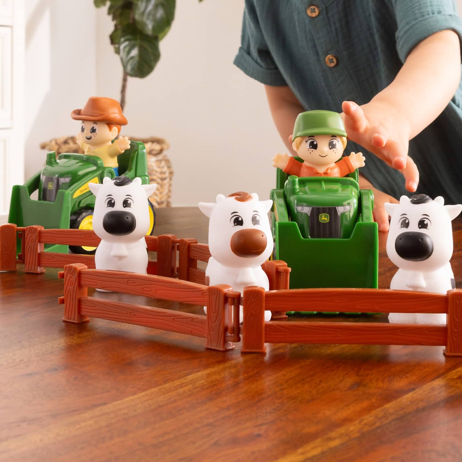 John Deere - The Cows Are Out Farm Toy Playset - Image 7