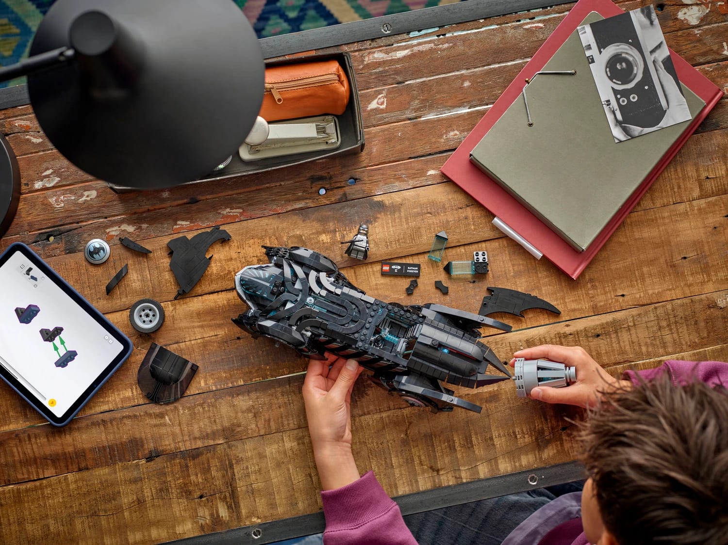 LEGO 76304 Batman Forever™ Batmobile™ - DC Super Heroes - Image 10