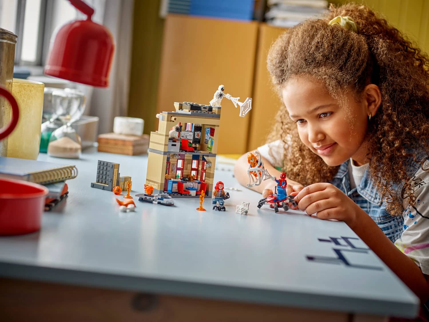 LEGO 76317 Peter Parker’s Apartment - Marvel Super Heroes - Image 6