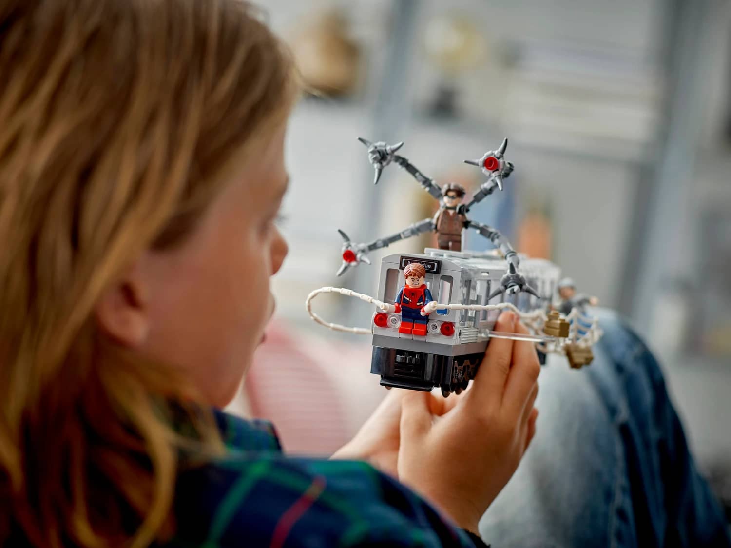 LEGO 76321 Spider-Man vs. Doc Ock Subway Train Scene - Marvel Super Heroes - Image 8