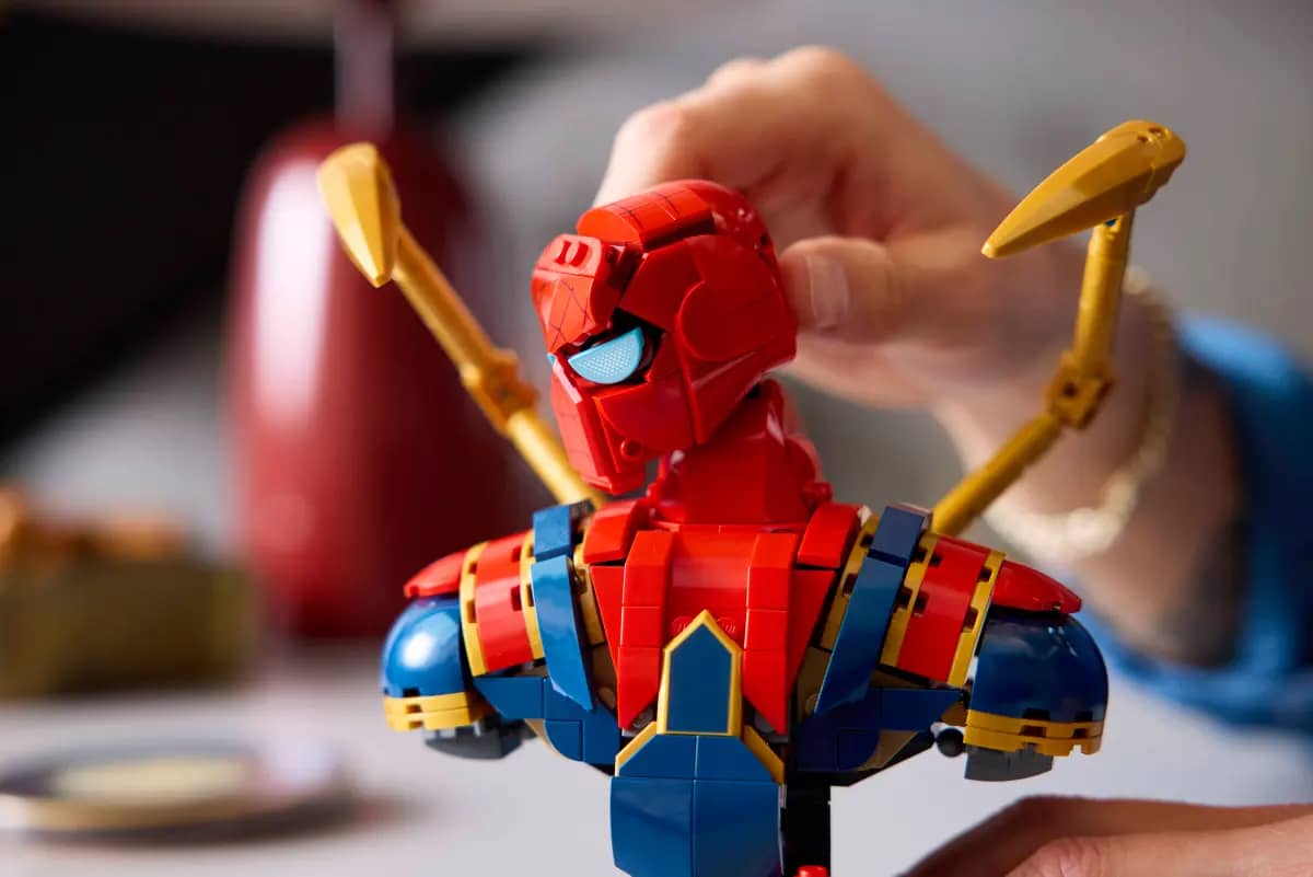 LEGO 76326 Iron Spider-Man Bust - Marvel Super Heroes - Image 5