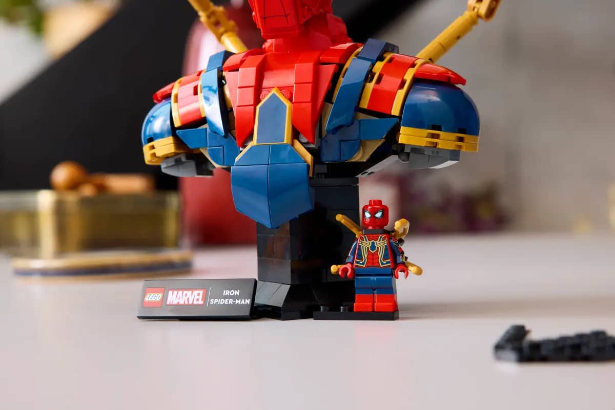 LEGO 76326 Iron Spider-Man Bust - Marvel Super Heroes - Image 6