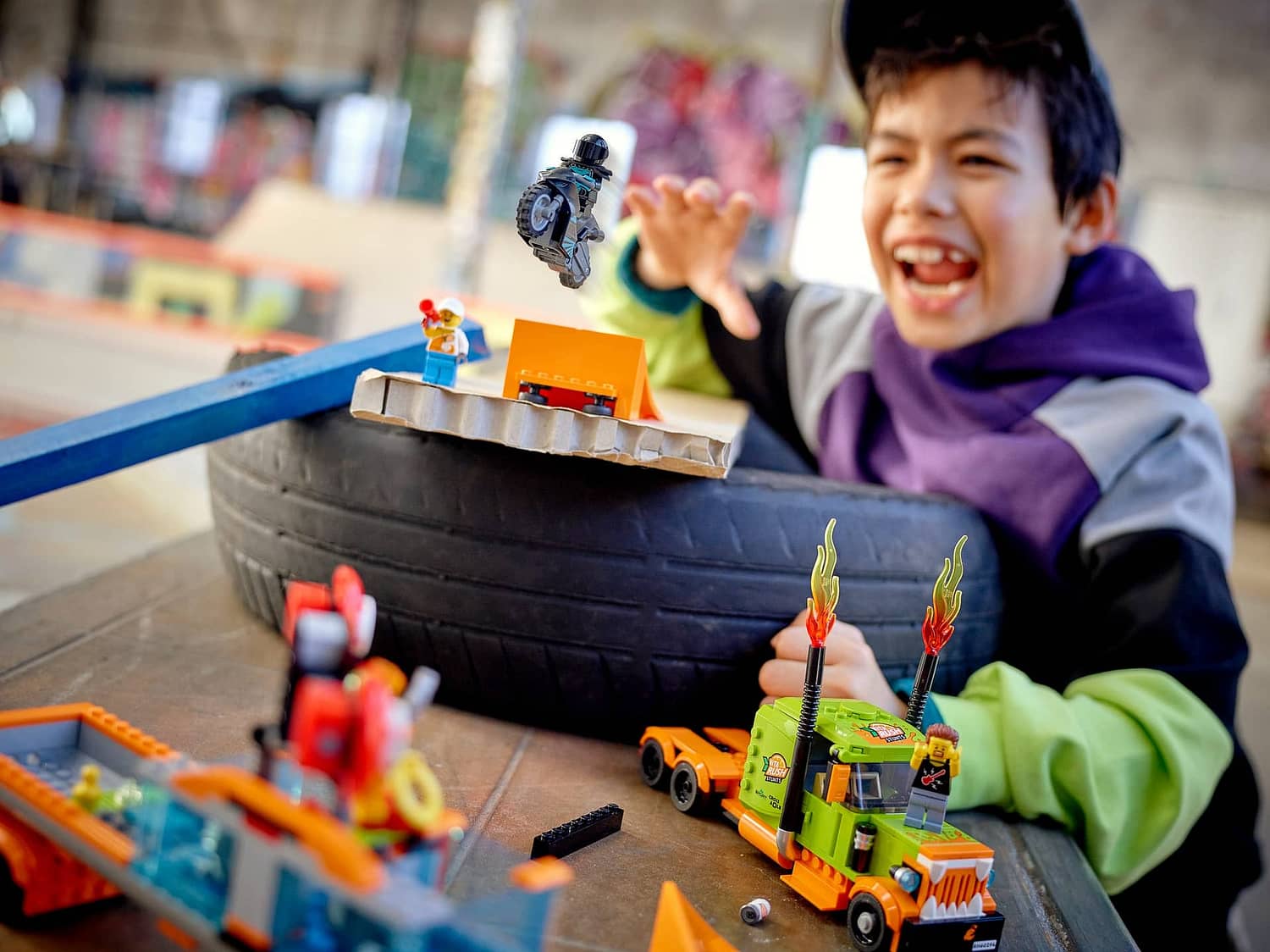 LEGO 60294 Stunt Show Truck - City Stuntz - Image 4