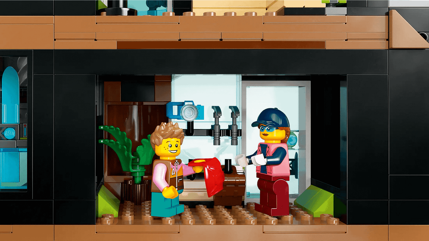 LEGO 60366 Ski and Climbing Center - City - Image 8