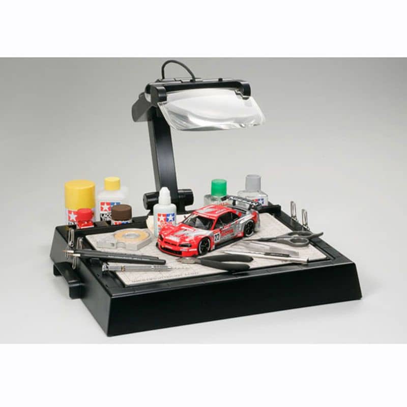 TAMIYA Work Bench with Magnifier 74064