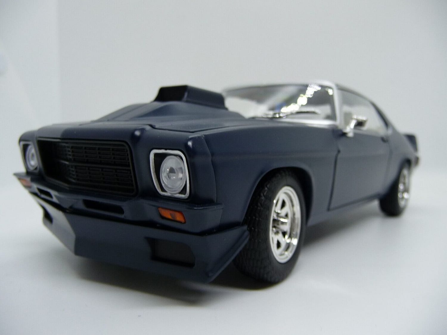 DDA Collectibles 1:24 Scale 1972 HQ MONARO PURSUIT MFP DieCast