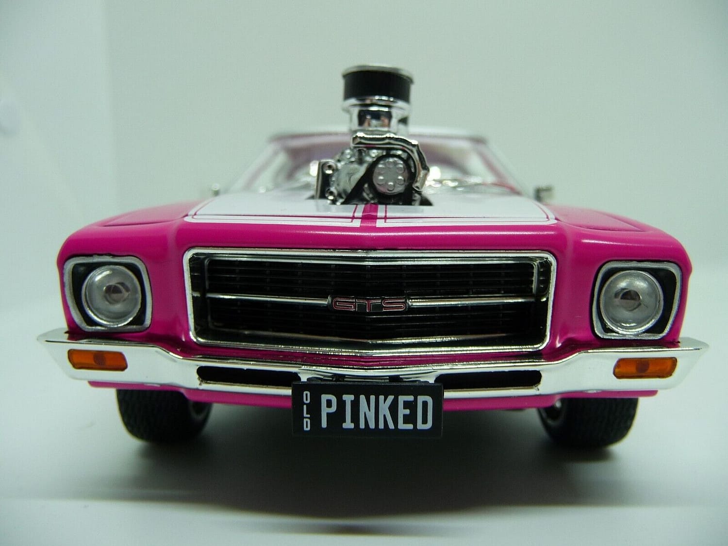 DDA Collectibles 1:24 Scale 1973 HQ MONARO GTS 350 PINKED DieCast - Image 3