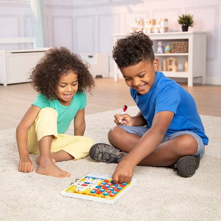 Melissa & Doug - Flip-to-win Hangman Travel Game - Image 6