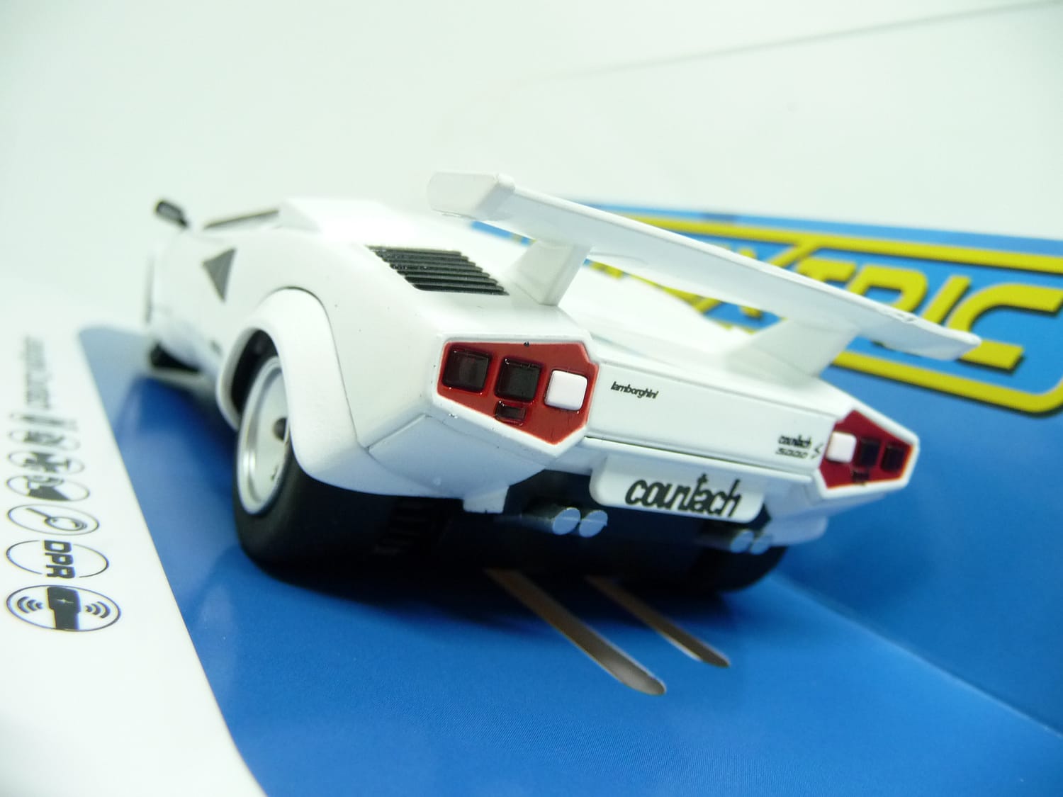 Scalextric C4336 Lamborghini Countach - White - Image 3