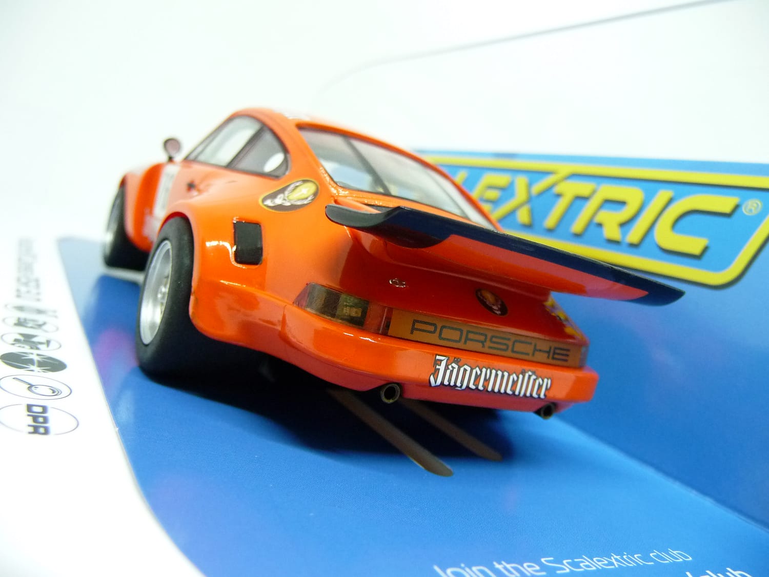 Scalextric C4211 1:32 Porsche 911 Carrera RSR Slot Car Suit Carrera - Image 3