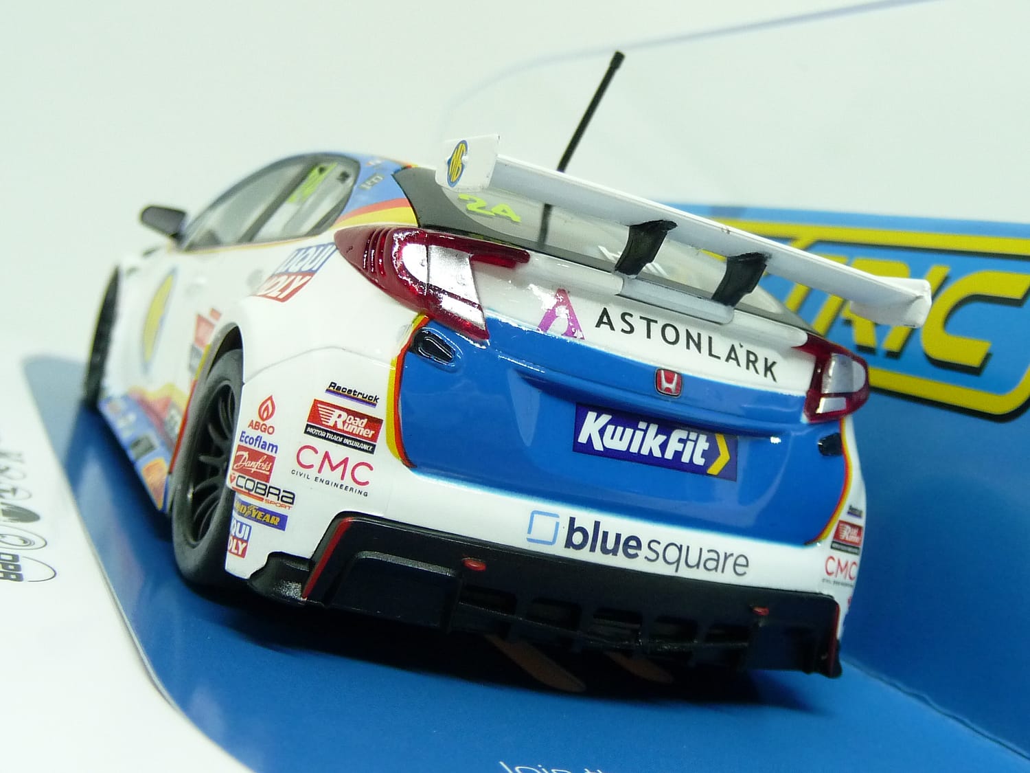 Scalextric C4210 1:32 BTCC Honda Civic Type R NGTC No24 Jake Hill Slot car - Image 4