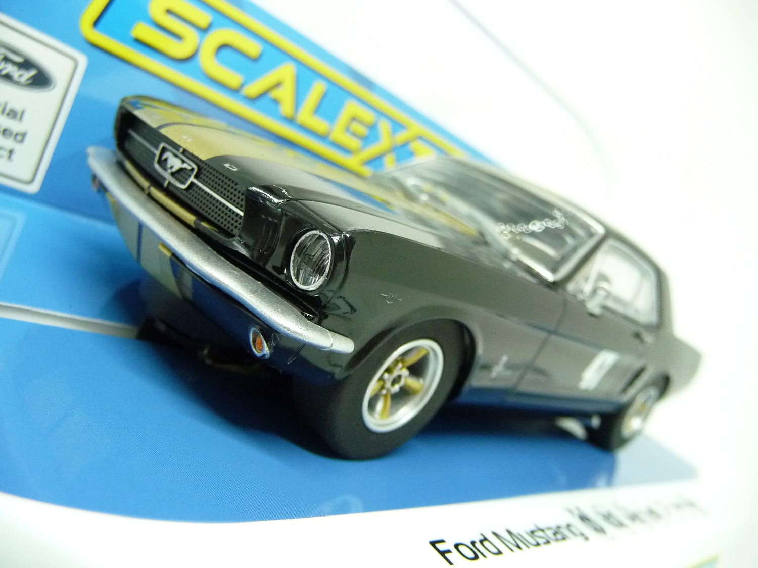 Scalextric - C4405 Ford Mustang Black Gold