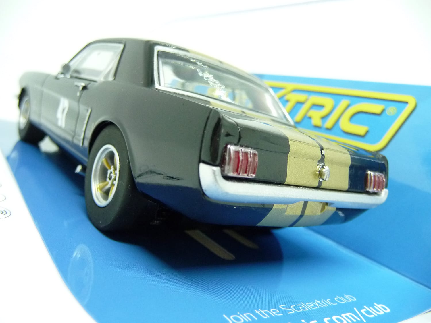 Scalextric - C4405 Ford Mustang Black Gold - Image 4