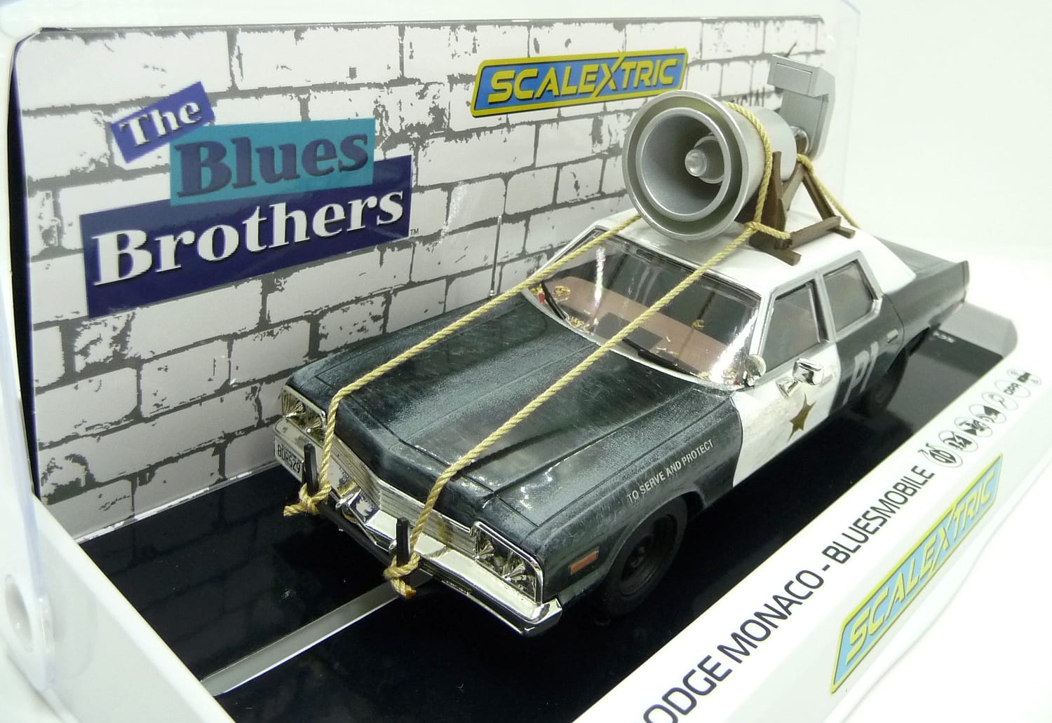 Scalextric C4322 Blues Brothers Dodge Monaco - Bluesmobile