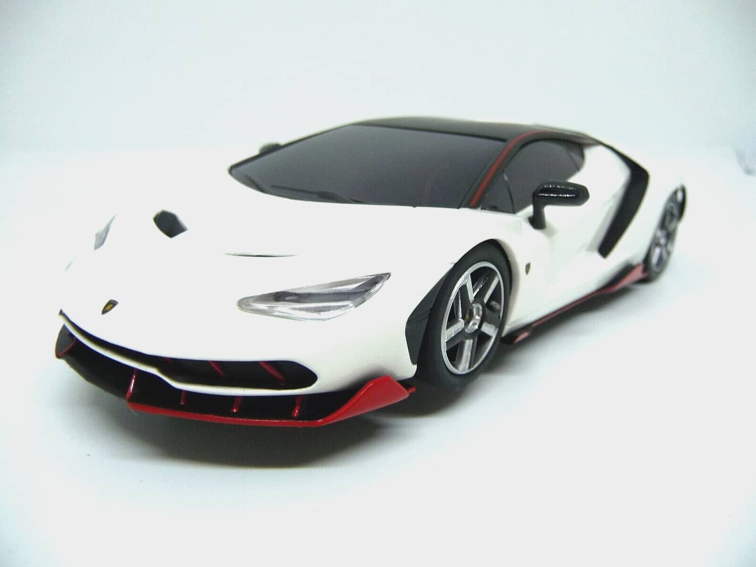 Scalextric C4087 1:32 Lamborghini Centenario WHITE Slot Car Suit Carrera