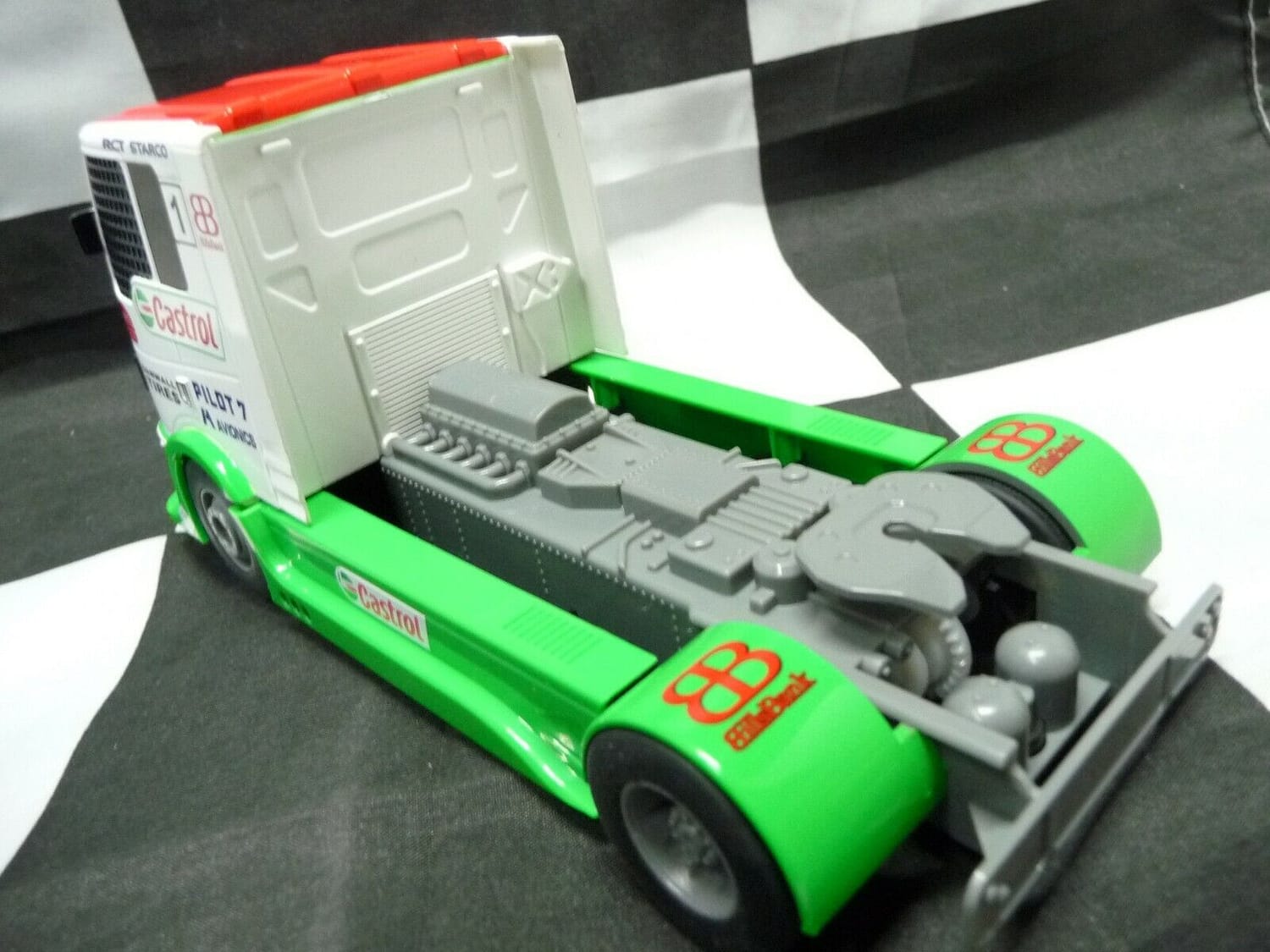 Scalextric C4156 1:32 Team Castrol Racing Truck slot car also suits Carrera - Image 4