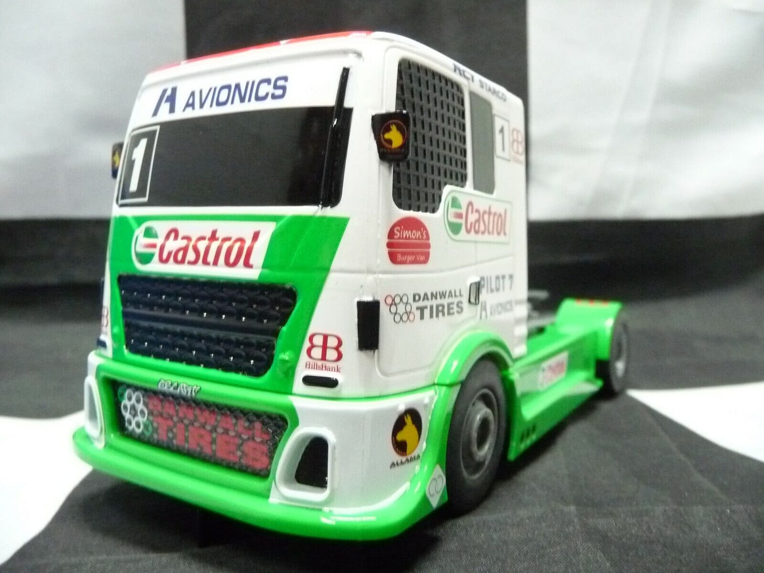 Scalextric C4156 1:32 Team Castrol Racing Truck slot car also suits Carrera