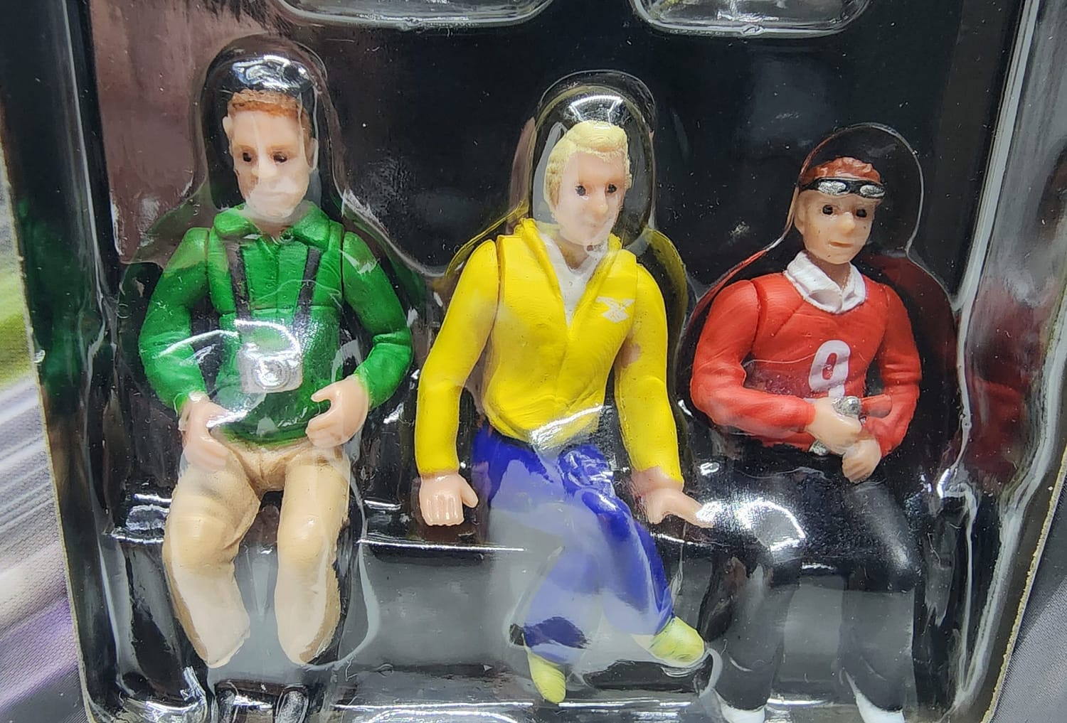 Carrera Accessories - Set of Figures - 5 Spectators - Suits Digital 1:24 1:32 and Evolution Model No.20021127 - Image 2