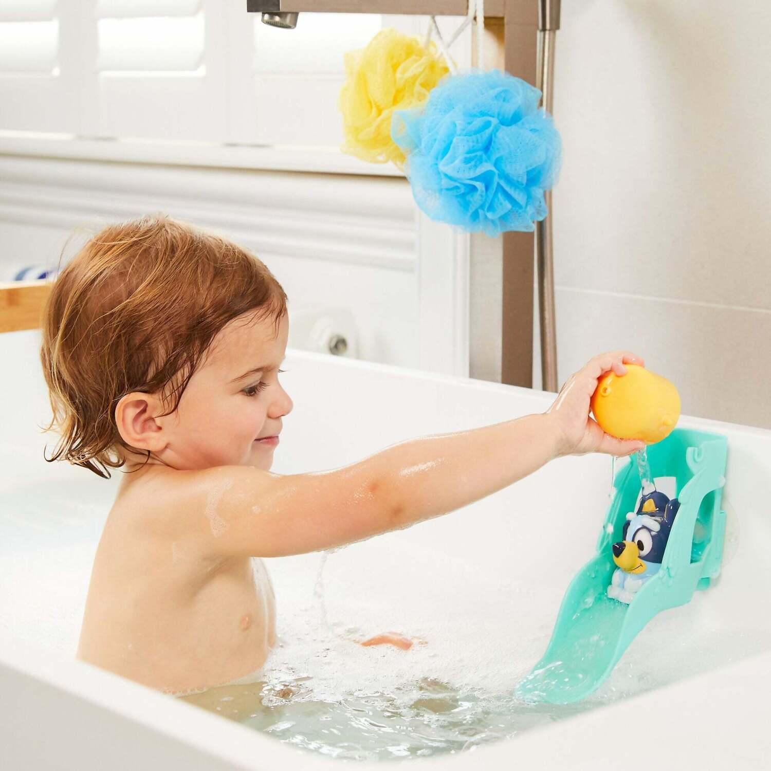 Tomy Toomies - Bluey Waterslide Bath Set - Image 3