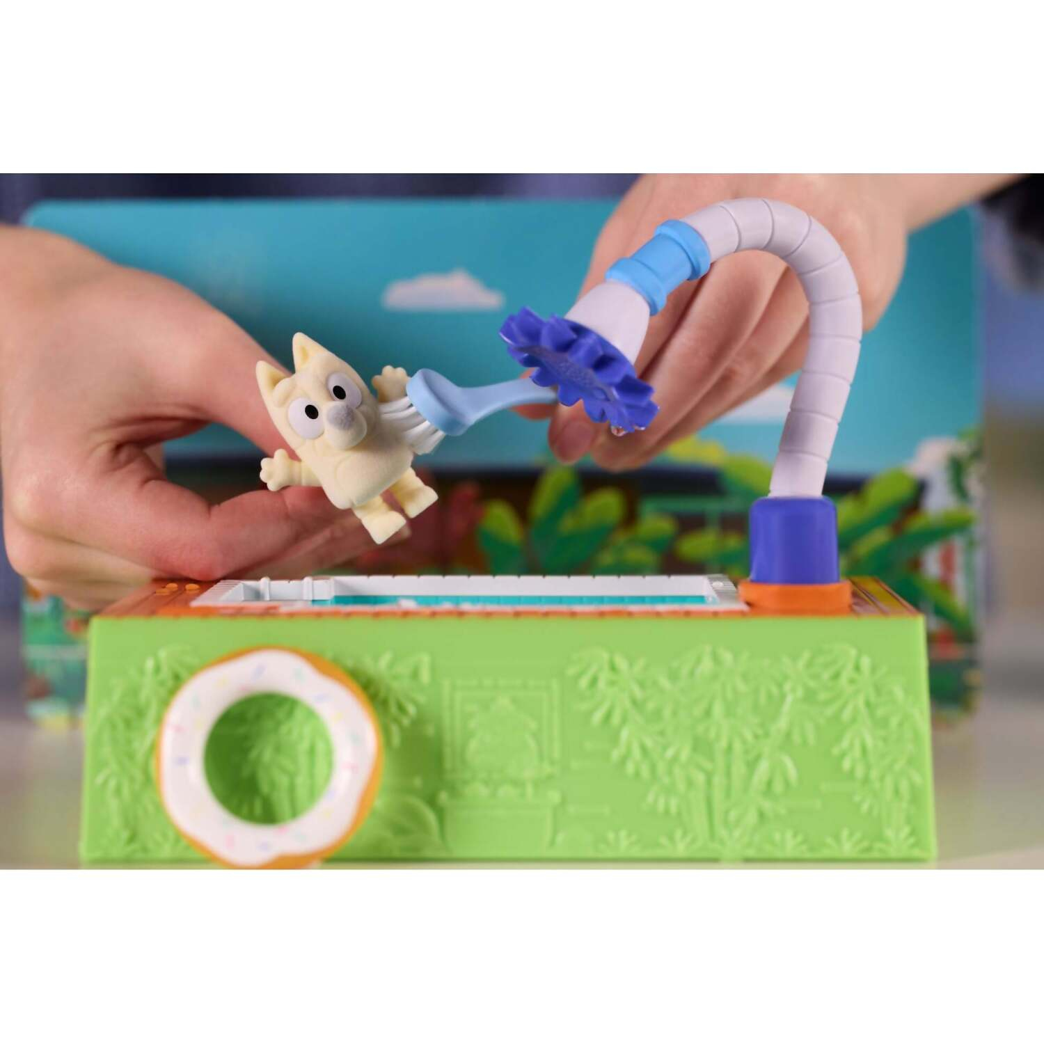 Crayola - Scribble Scrubbie Bluey Poolside Playset - Image 6