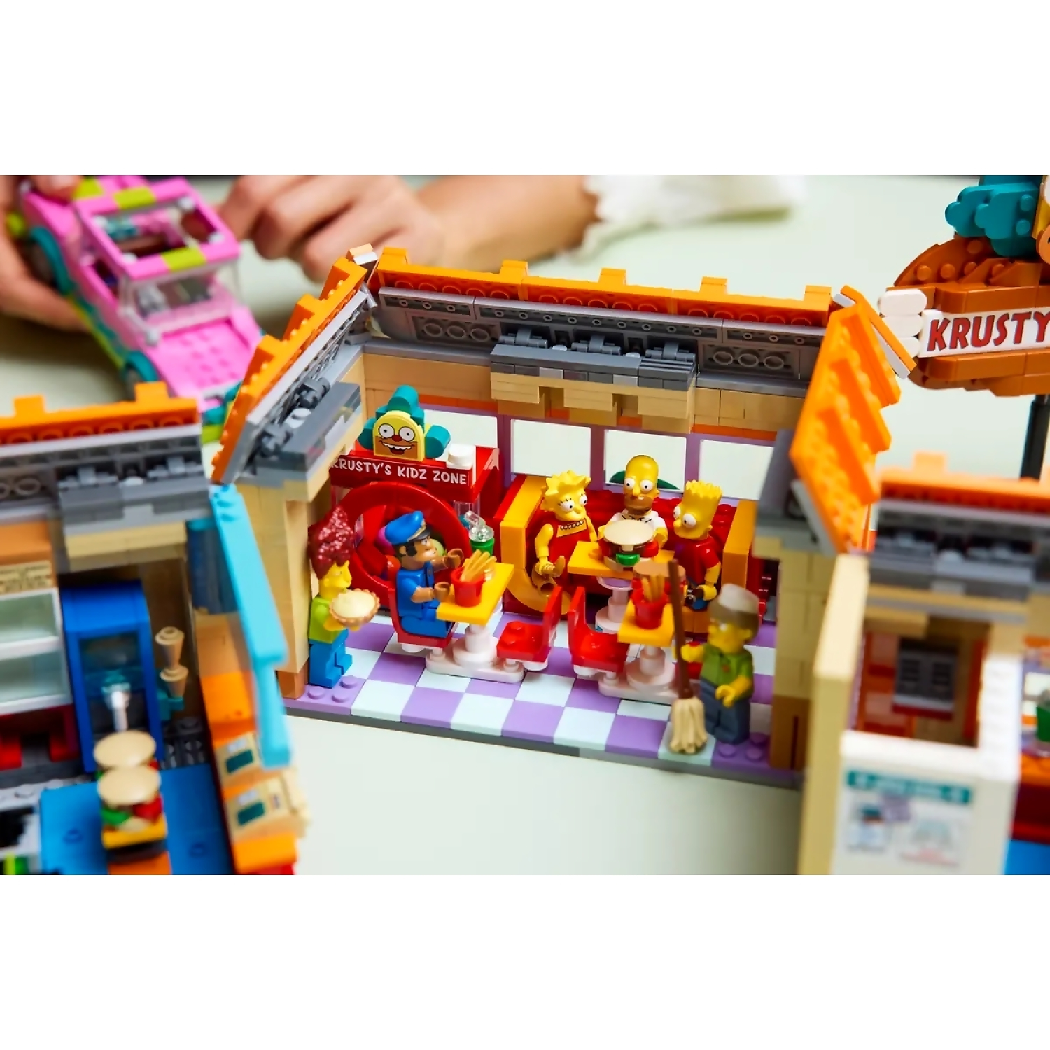 LEGO 10352 The Simpsons™: Krusty Burger - Icons - Image 8