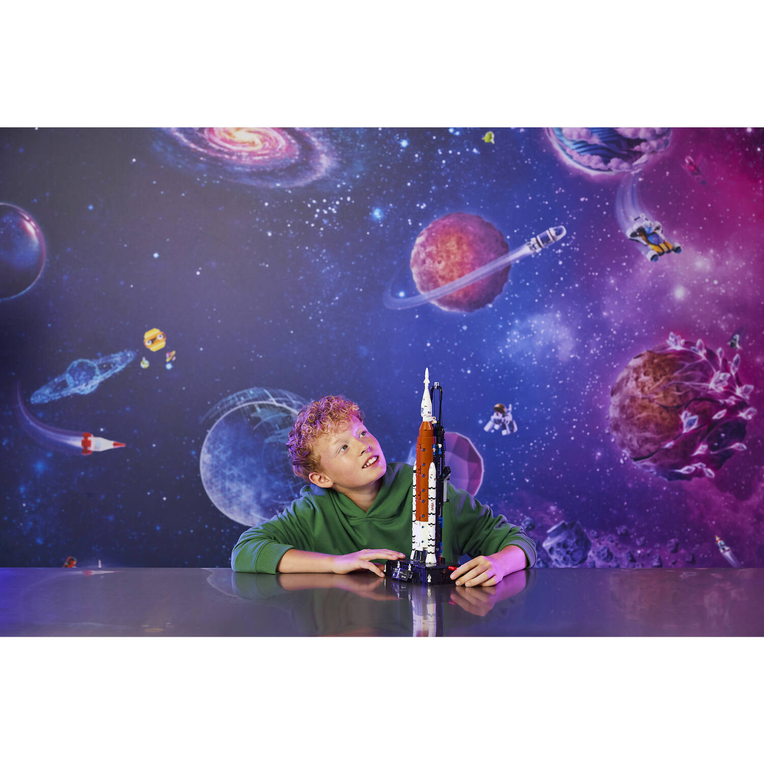 LEGO 42221 NASA Artemis Space Launch System Rocket - Technic - Image 7