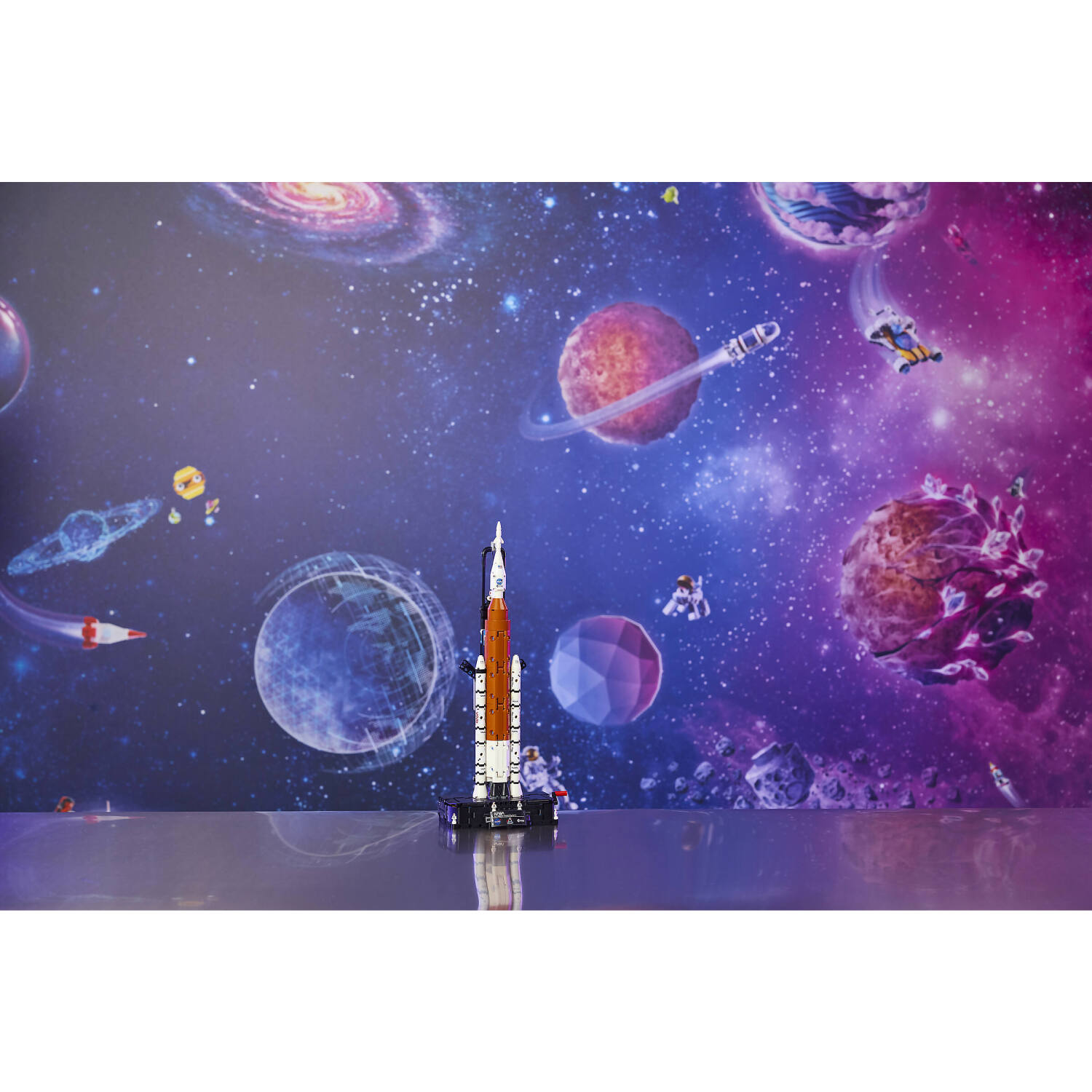 LEGO 42221 NASA Artemis Space Launch System Rocket - Technic - Image 9